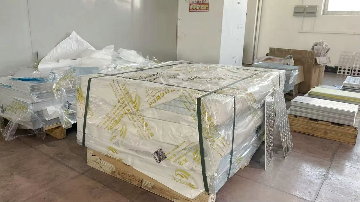 Producto terminado esperando embalaje en nuestra planta de Dongguan antes de un envío FOB Shenzhen.